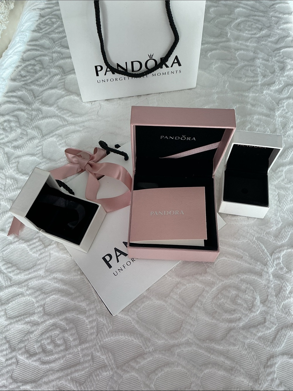 Pandora blush 1 pink 2 sm 1 lg white jewelry box and 2 white branded bags - Picture 2 of 5